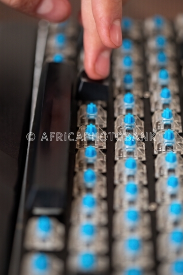 repairs keyboard