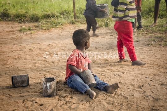 African kids playing