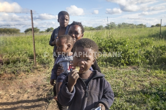 brothers African children