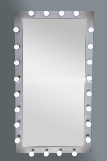 mirror with bulbs