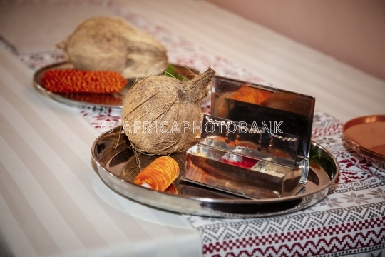 tray with thread