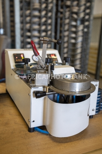 polishing glasses lens machine