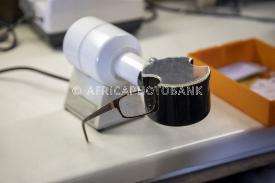 polishing glasses lens machine