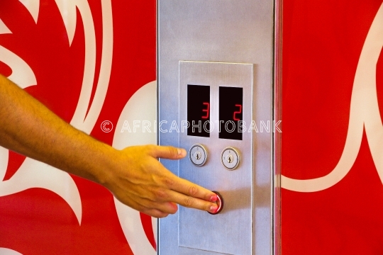 button elevator