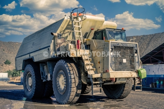 machines diamond mine