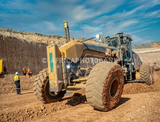 machines diamond mine
