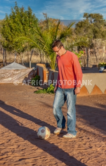play football 