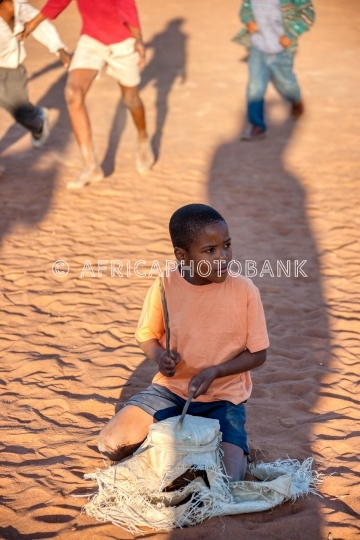 African drums play