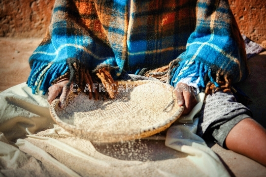 african woman food preparation