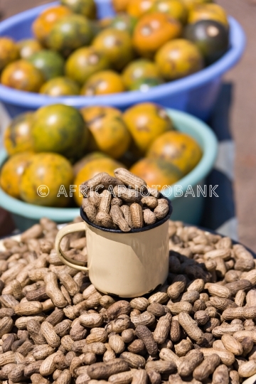 african street vendors selling traditional food