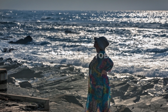 Pacific Ocean, woman on the shore, Durban