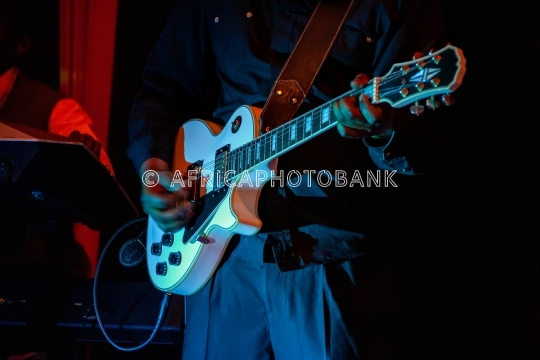 Guitar singer