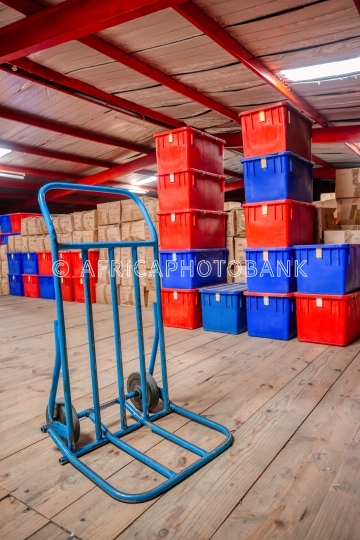 Mezzanine deposit space warehouse